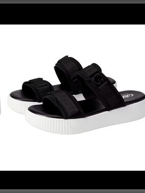 Men’s GBG LosAngles SAEDEE Black
Size 7.5 M